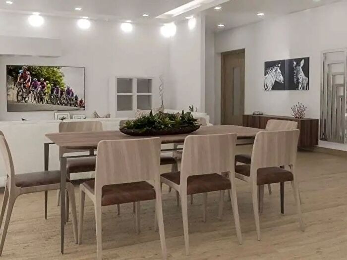 Appartamento con 6 locali in vendita in Modena