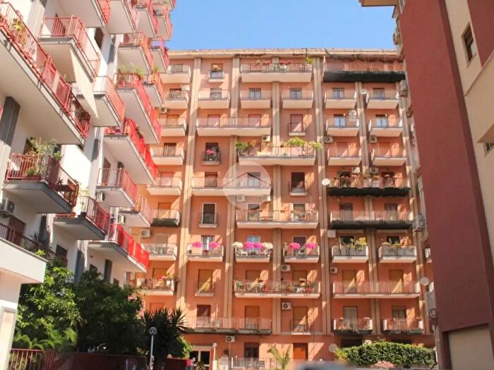 Appartamento trilocale in vendita in Via Titone, Palermo