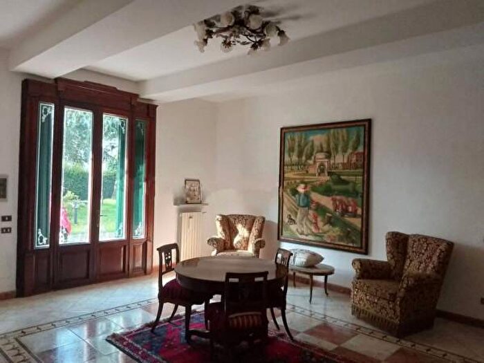 Casa con 6 locali in vendita in Via Montemalo, Orio Litta