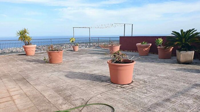 Appartamento con 6 locali in vendita in Via Filippo Meda, Giarre