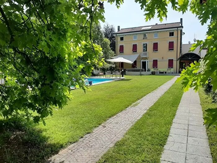 Casa con 12 locali in vendita in Thiene