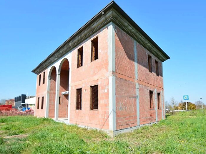 Casa con 5 locali in vendita in Via Vanzan, San Dona Di Piave