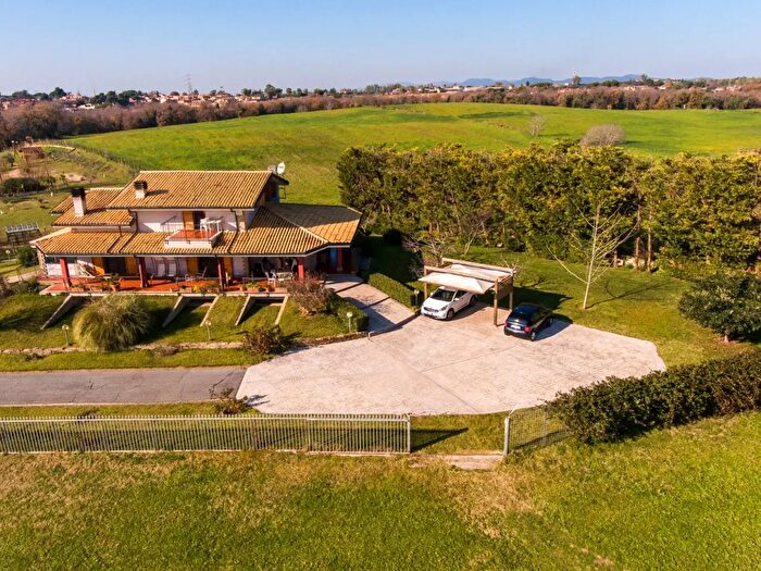 Casa con 13 locali in vendita in Via dei Casaletti, Cerveteri