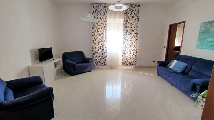 Appartamento con 5 locali in vendita in Via Bertoloni, Sarzana