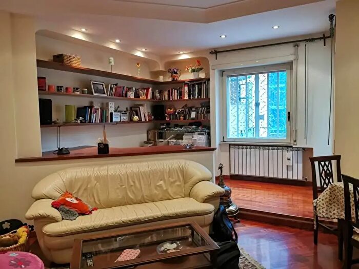 Appartamento trilocale in vendita in Via Pigna, Napoli