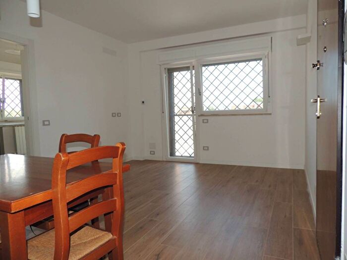 Appartamento trilocale in affitto in Via Giuseppe Viner, Acilia, Roma