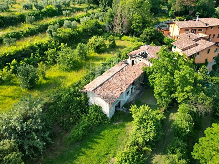 Casa con 6 locali in vendita in Via Puegnago, Salo'