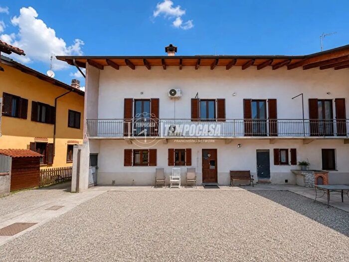 Appartamento con 6 locali in vendita in Via Umberto I, Ciconio