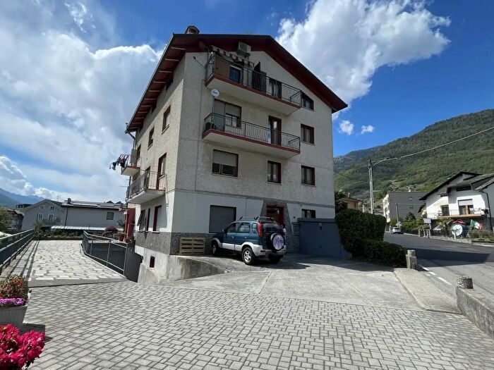 Appartamento con 8 locali in vendita in Via Gera, Chiuro