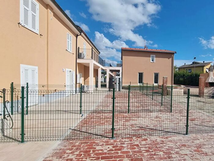 Casa con 5 locali in vendita in Sarzana