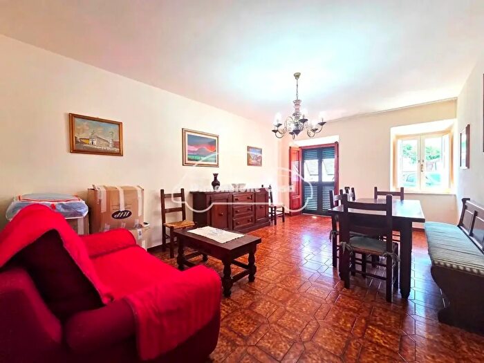 Casa con 6 locali in vendita in Lucca