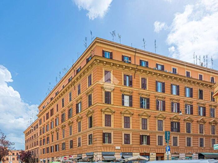Appartamento trilocale in affitto in Via Otranto, Prati, Roma