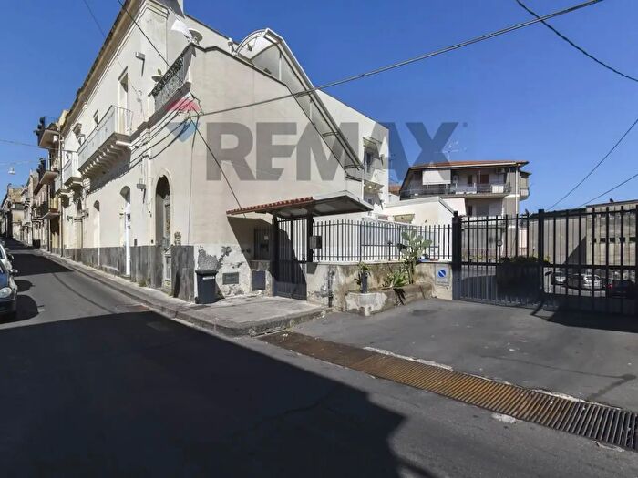Appartamento trilocale in vendita in Via San Martino, Acireale