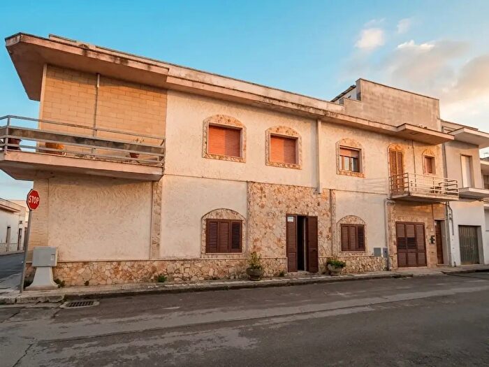 Casa con 6 locali in vendita in Via Lucania, Campi Salentina