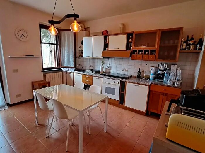 Casa con 6 locali in vendita in Peccioli
