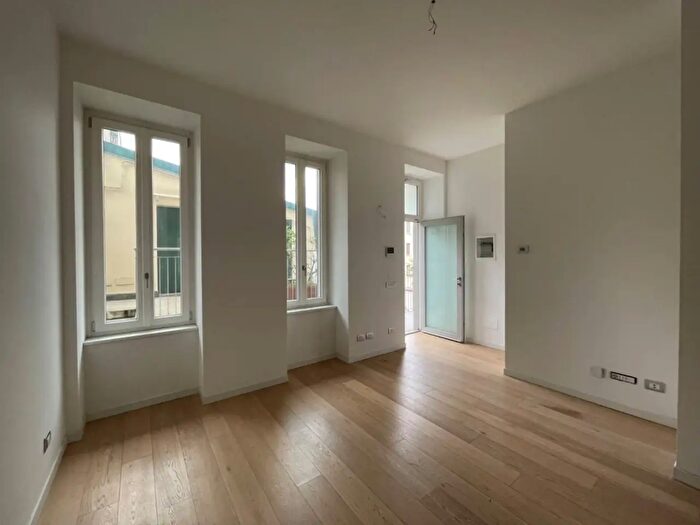 Appartamento trilocale in affitto in Via Andrea Solari, Milano