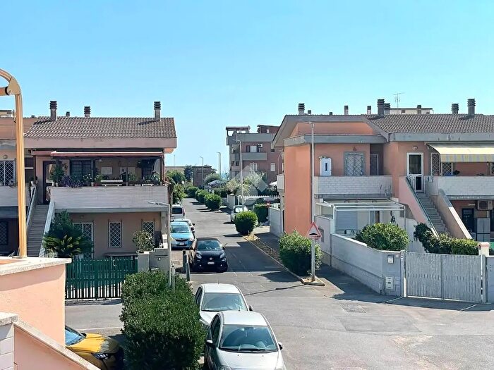 Appartamento trilocale in vendita in Via Ischia, Ardea