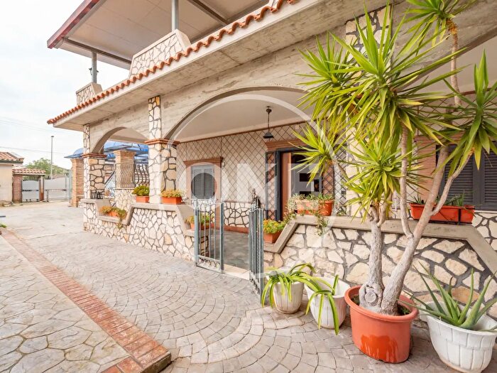 Casa trilocale in vendita in Via Oniferi, Roma