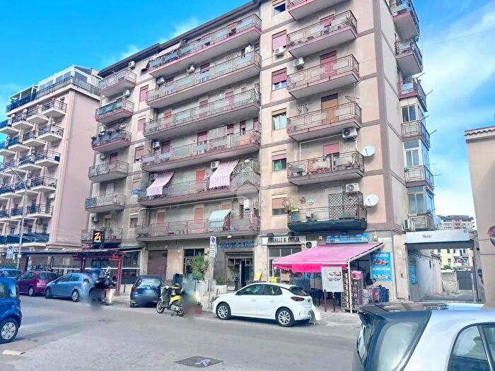 Appartamento trilocale in vendita in Via Cappuccini, Palermo