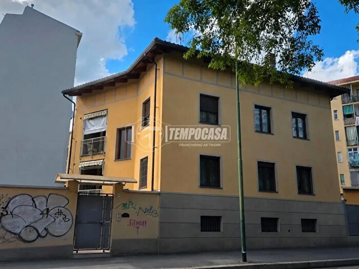 Appartamento con 6 locali in vendita in Corso Potenza, Torino