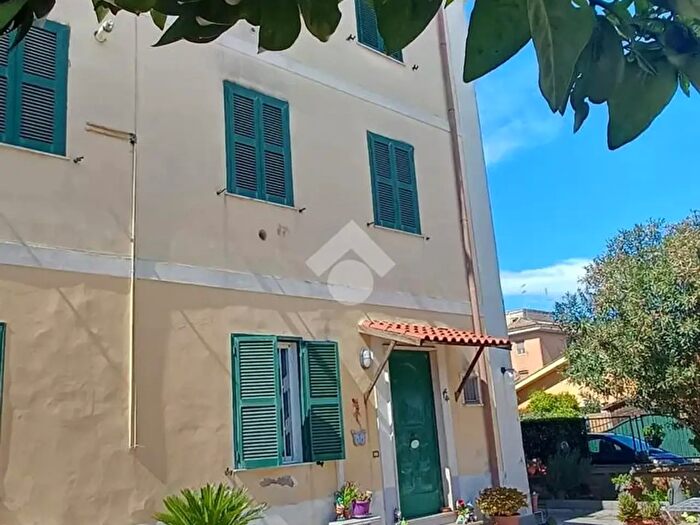 Appartamento trilocale in vendita in Via Pozzobonelli, Roma