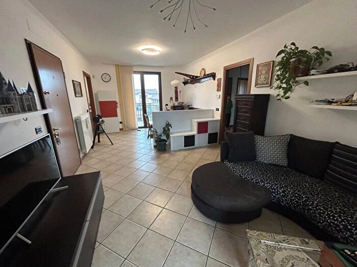 Appartamento trilocale in vendita in Via Michelagelo Buonarroti, Limido Comasco