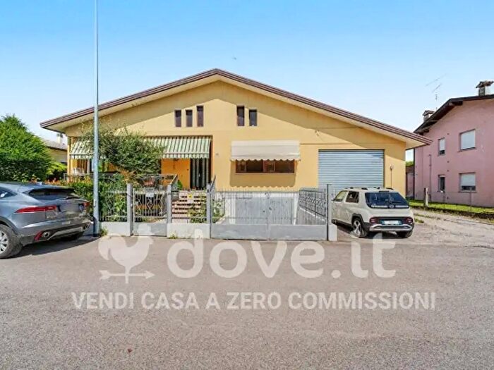 Casa quadrilocale in vendita in Via del Boschetto, Porcia