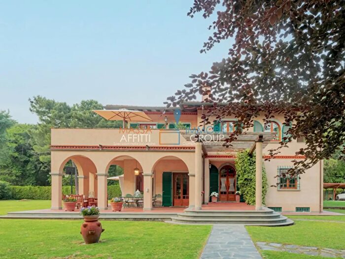 Casa con 13 locali in vendita in Via Ontani di Levante, Massa