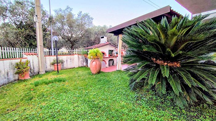 Casa con 5 locali in vendita in Fosdinovo