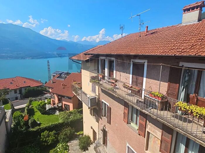 Appartamento trilocale in vendita in Via Frazione Lezzeno, Bellano