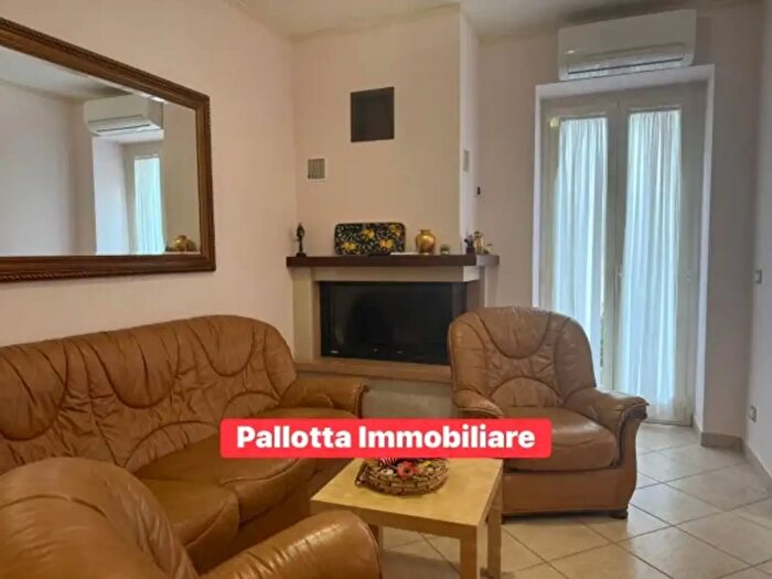 Appartamento trilocale in affitto in Via Papa Paolo III, Marta