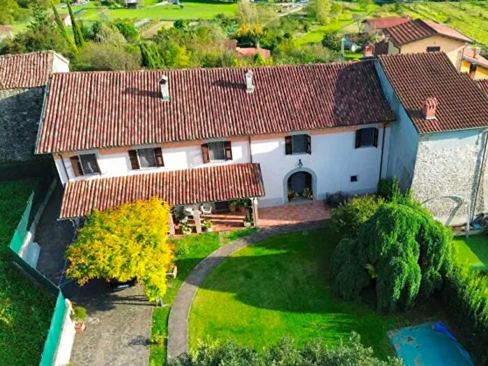Casa con 6 locali in vendita in Licciana Nardi