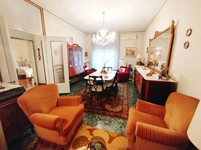 Appartamento trilocale in vendita in Viale Giulio Cesare, Novara