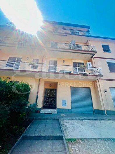 Appartamento trilocale in vendita in Via Mazzini, Oriolo Romano