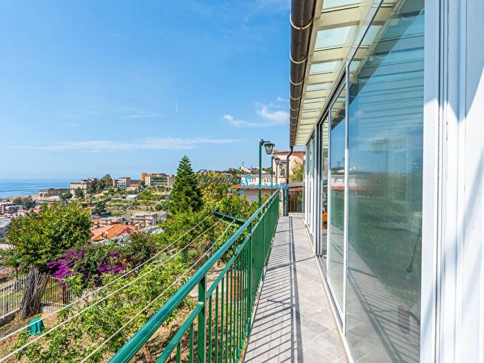 Appartamento trilocale in vendita in Via Giovanni Pascoli Snc, Sanremo