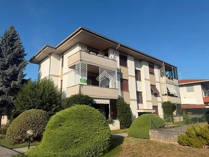 Appartamento trilocale in vendita in Viale Europa Unita, Schio