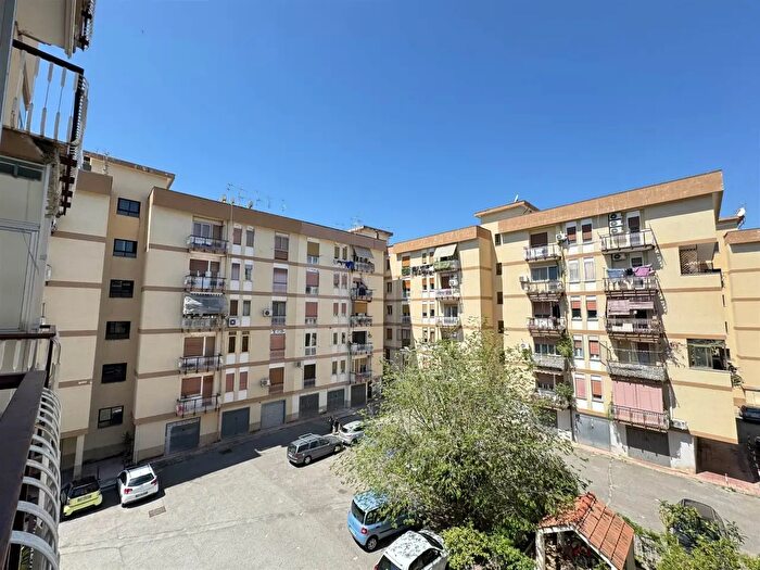 Appartamento con 5 locali in vendita in Via Tusciano, Salerno
