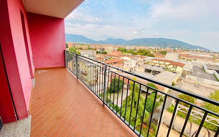 Appartamento quadrilocale in vendita in Via Milano, Brescia