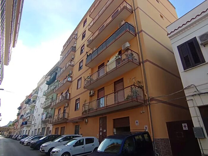 Appartamento trilocale in vendita in Via Roma, Ficarazzi