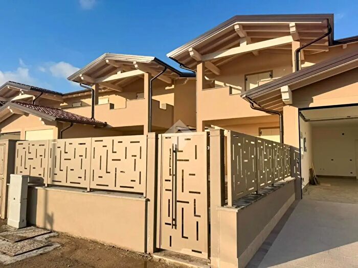 Casa quadrilocale in vendita in Via Caduti di Nassirya, Bagnolo Mella