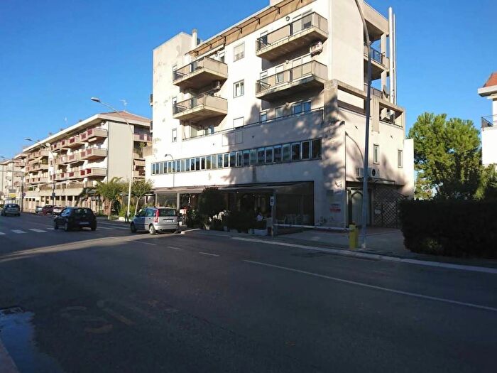 Appartamento quadrilocale in affitto in Via Silvio e Francesco Ciccarone, Corso Mazzini Via Ciccarone Casarza, Vasto