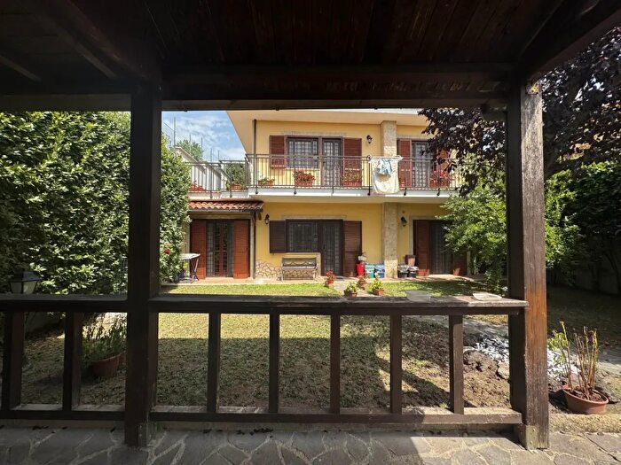 Casa con 6 locali in vendita in Via di Valle Reale, Morlupo