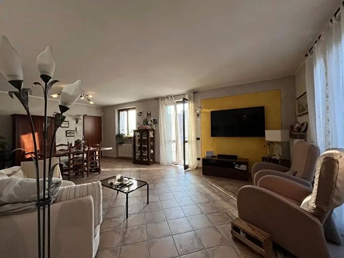 Appartamento con 5 locali in vendita in Via Roma, Roccaforte Mondovi