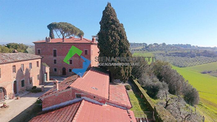 Casa con 16 locali in vendita in Castiglione Del Lago
