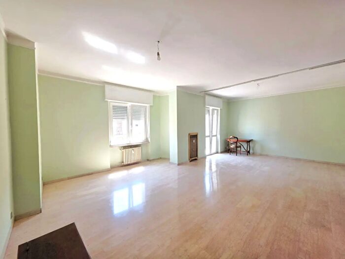 Appartamento con 7 locali in vendita in Via Pisacane, Alessandria