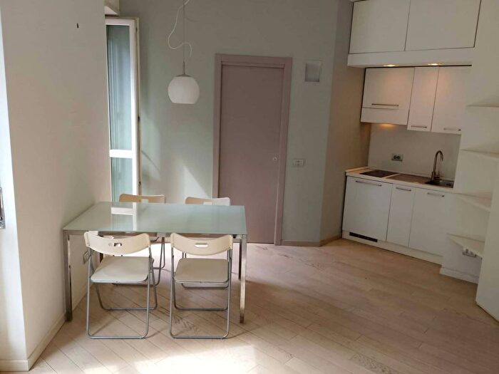 Appartamento monolocale in affitto in Via Copernico, Centrale, Milano