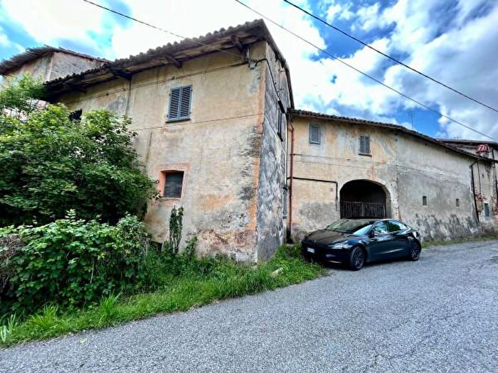 Casa con 6 locali in vendita in Via Giuseppe Sacheri, Pianfei
