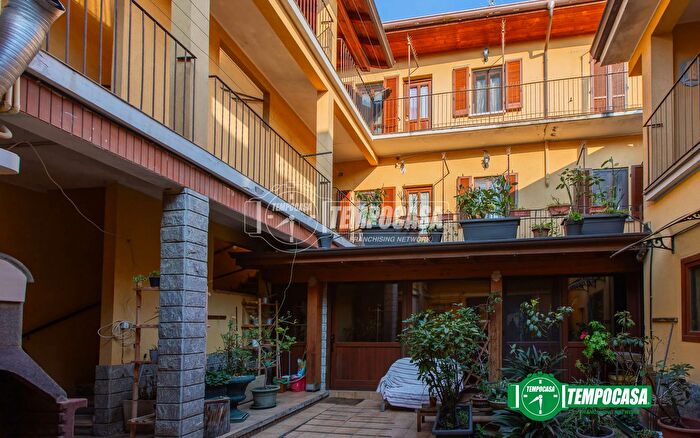 Casa con 5 locali in vendita in Via Gvglielmo Marconi, Oleggio