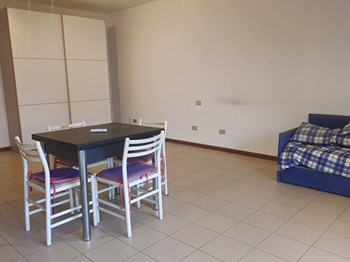 Appartamento monolocale in affitto in Via Giuseppe Bentivogli, Massarenti, Bologna