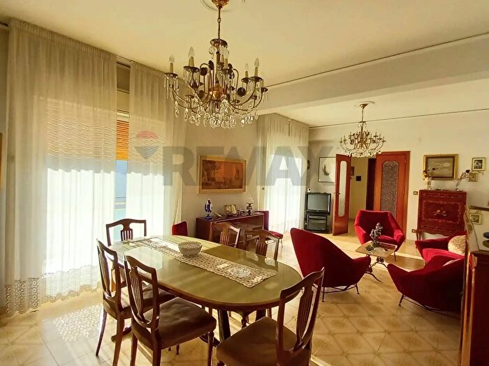 Appartamento con 5 locali in vendita in Via San Lorenzo l, Palermo